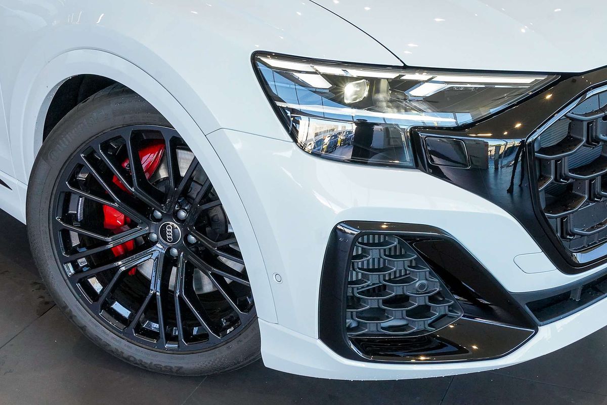 2024 Audi Q8 60 TFSI e S line F1