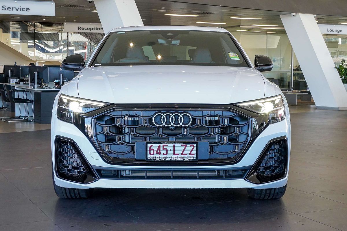 2024 Audi Q8 60 TFSI e S line F1