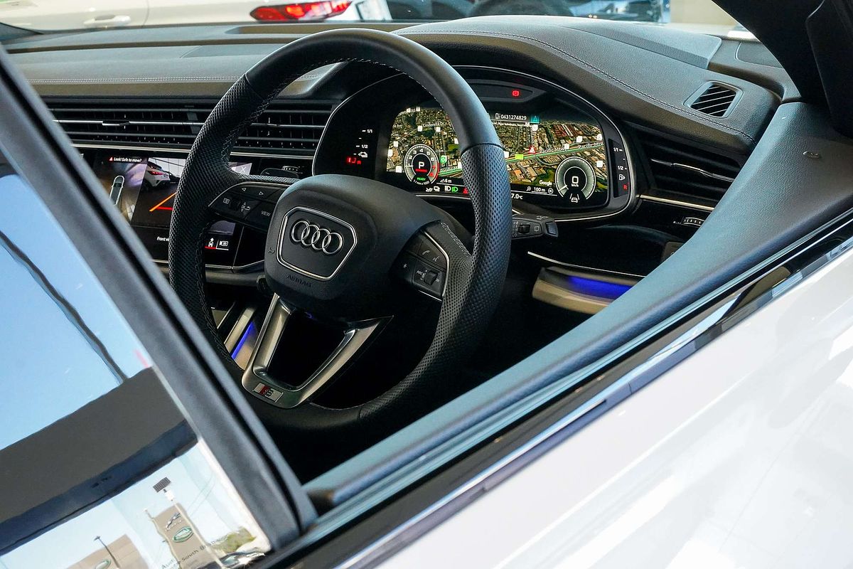 2024 Audi Q8 60 TFSI e S line F1