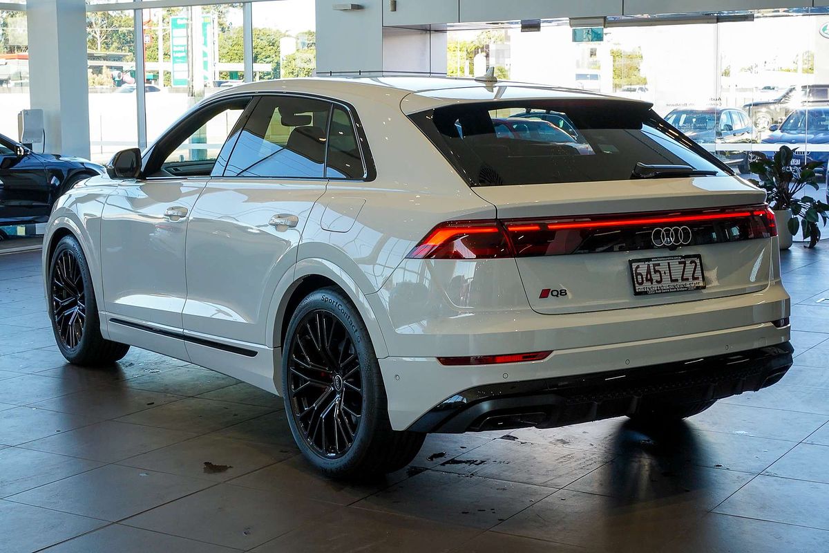 2024 Audi Q8 60 TFSI e S line F1