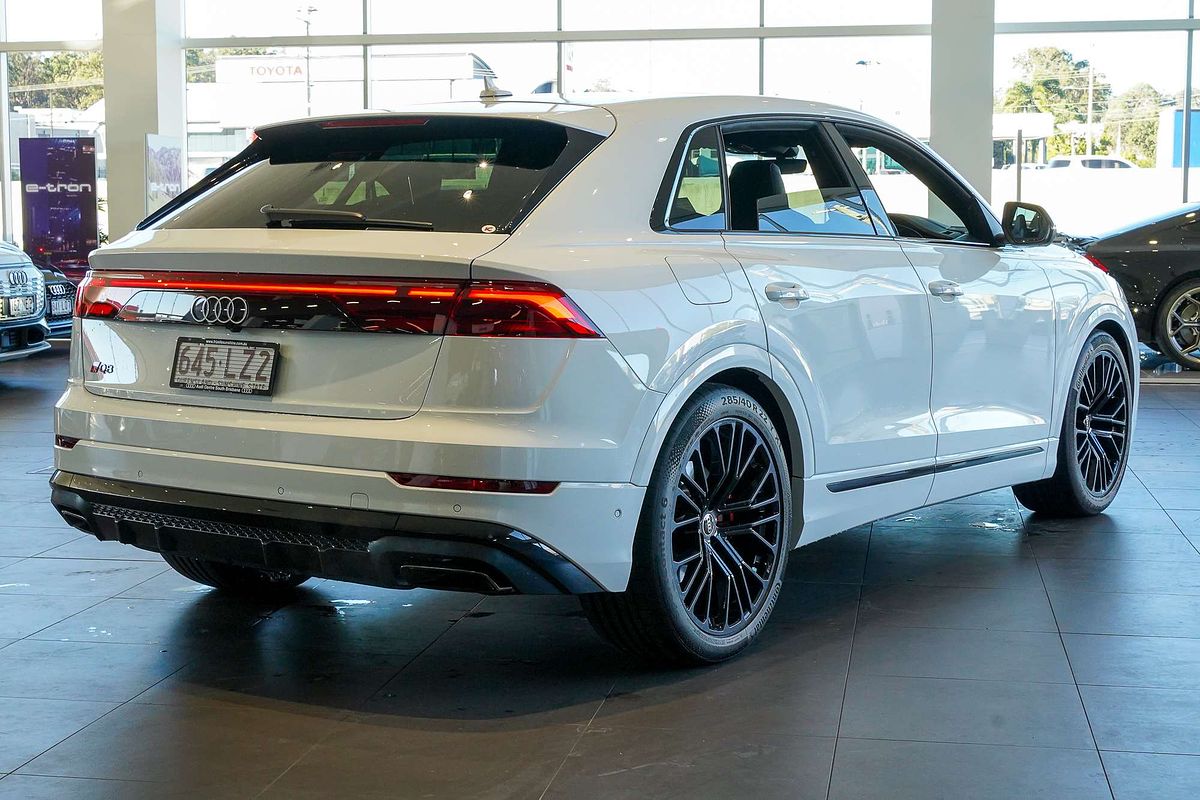 2024 Audi Q8 60 TFSI e S line F1