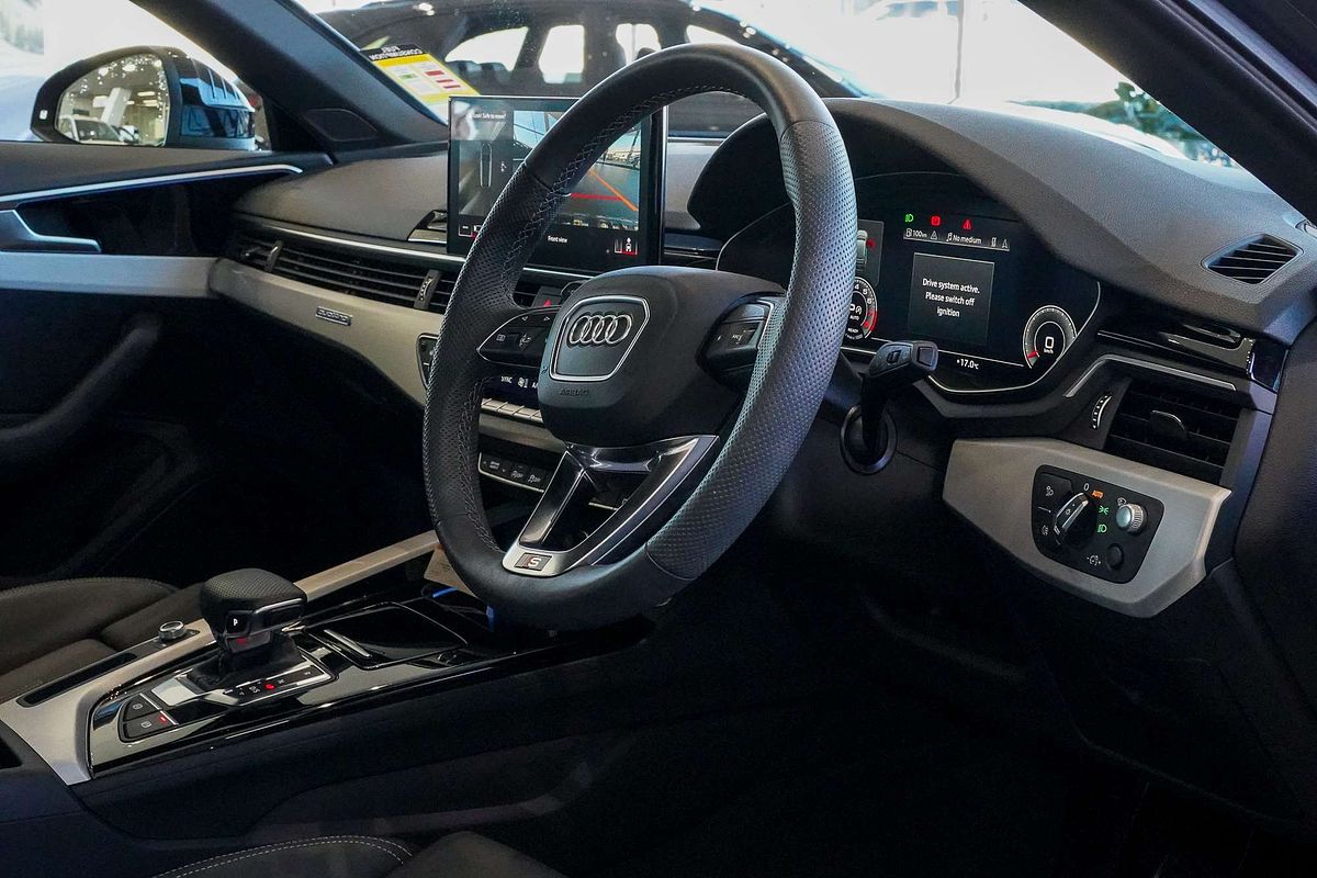 2024 Audi A4 45 TFSI S line B9