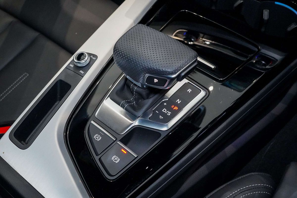2024 Audi A4 45 TFSI S line B9