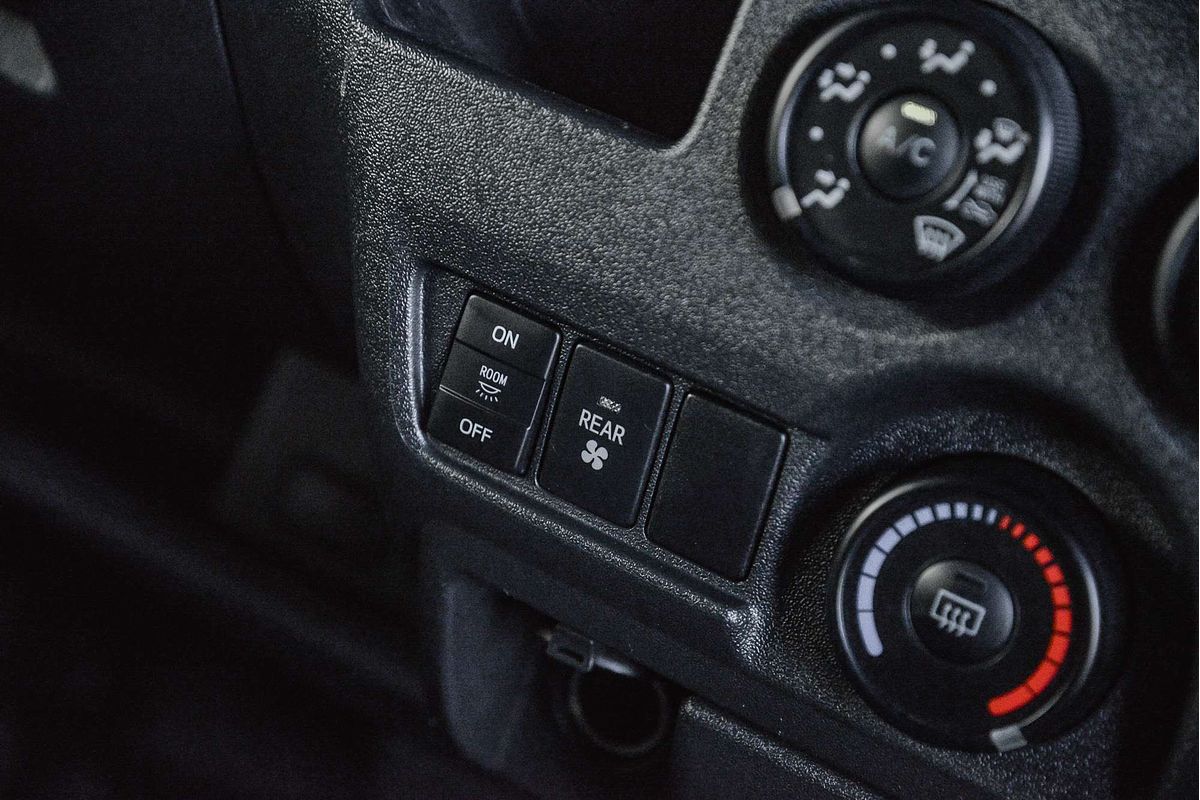 2018 Toyota Hiace Commuter KDH223R