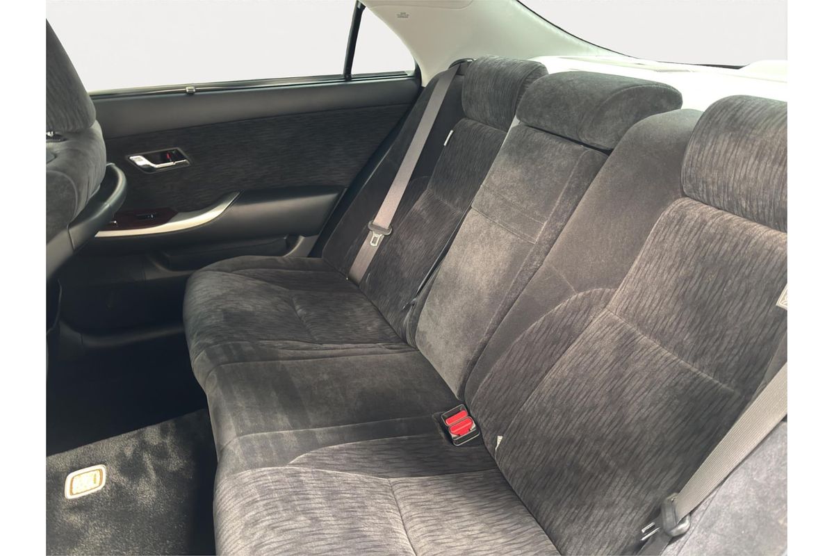 2010 Toyota Crown Majesta C Type URS206