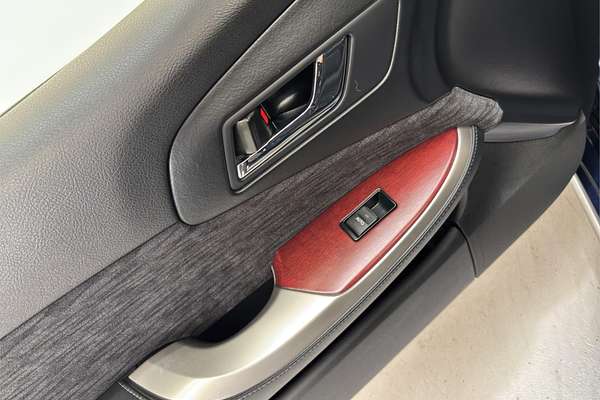 2010 Toyota Crown Majesta C Type URS206