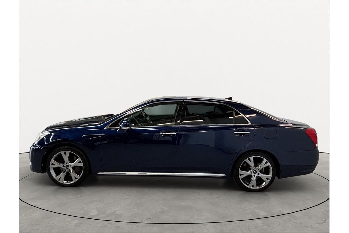 2010 Toyota Crown Majesta C Type URS206