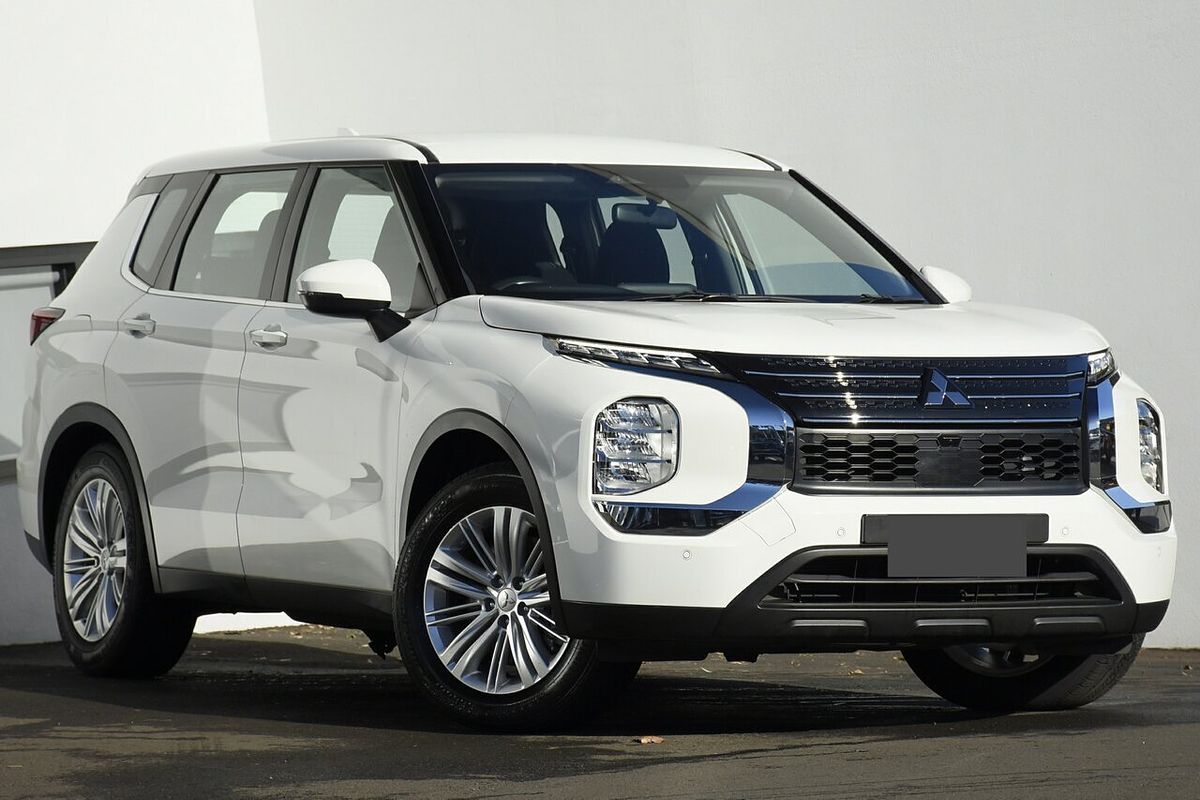 2023 Mitsubishi Outlander ES ZM