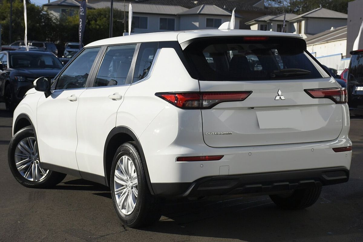 2023 Mitsubishi Outlander ES ZM