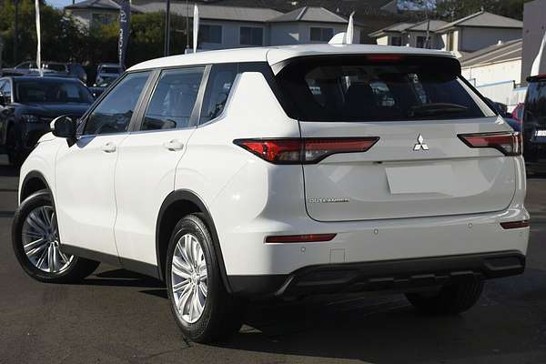 2023 Mitsubishi Outlander ES ZM