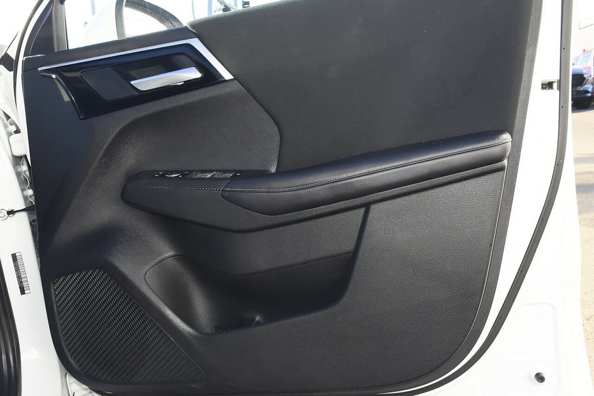 2023 Mitsubishi Outlander ES ZM