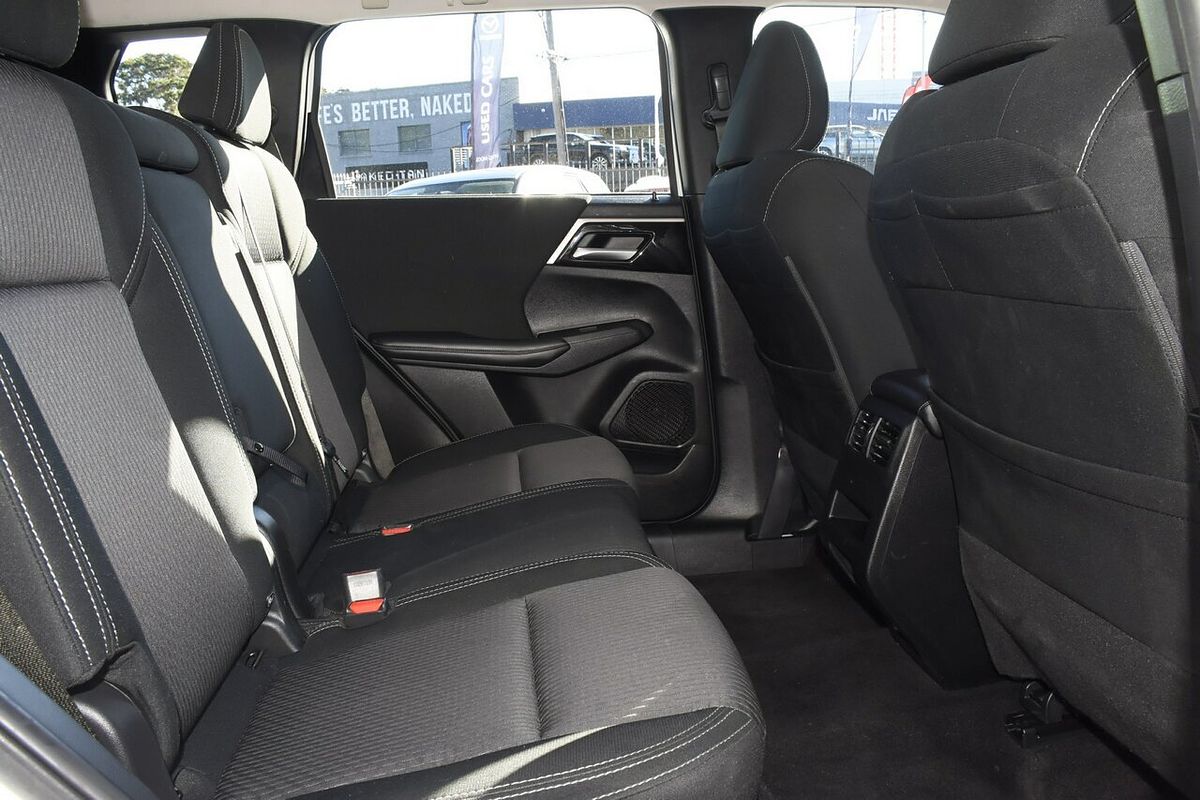 2023 Mitsubishi Outlander ES ZM