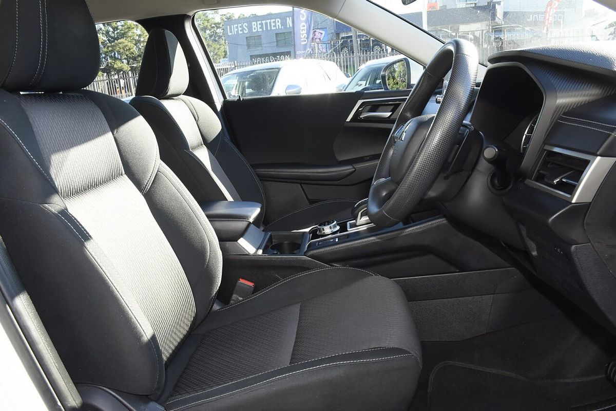 2023 Mitsubishi Outlander ES ZM