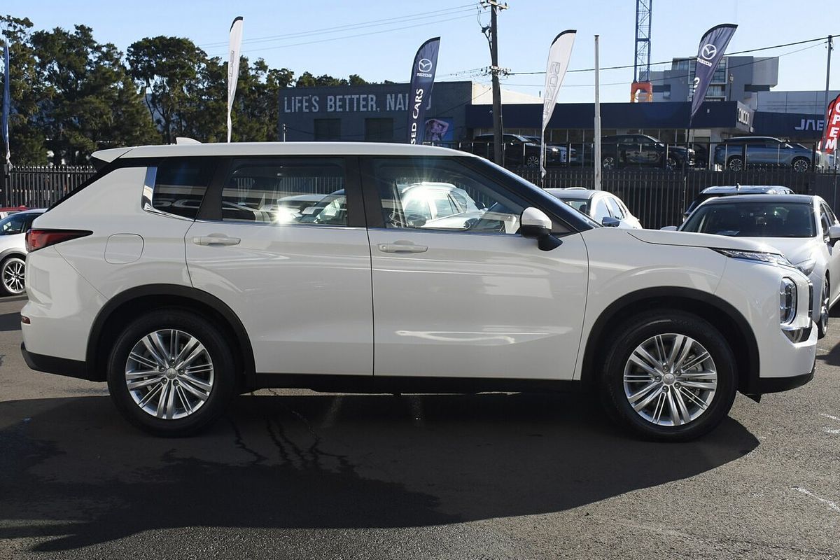 2023 Mitsubishi Outlander ES ZM