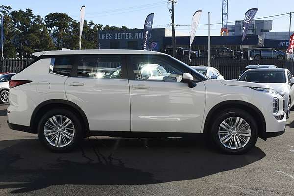 2023 Mitsubishi Outlander ES ZM