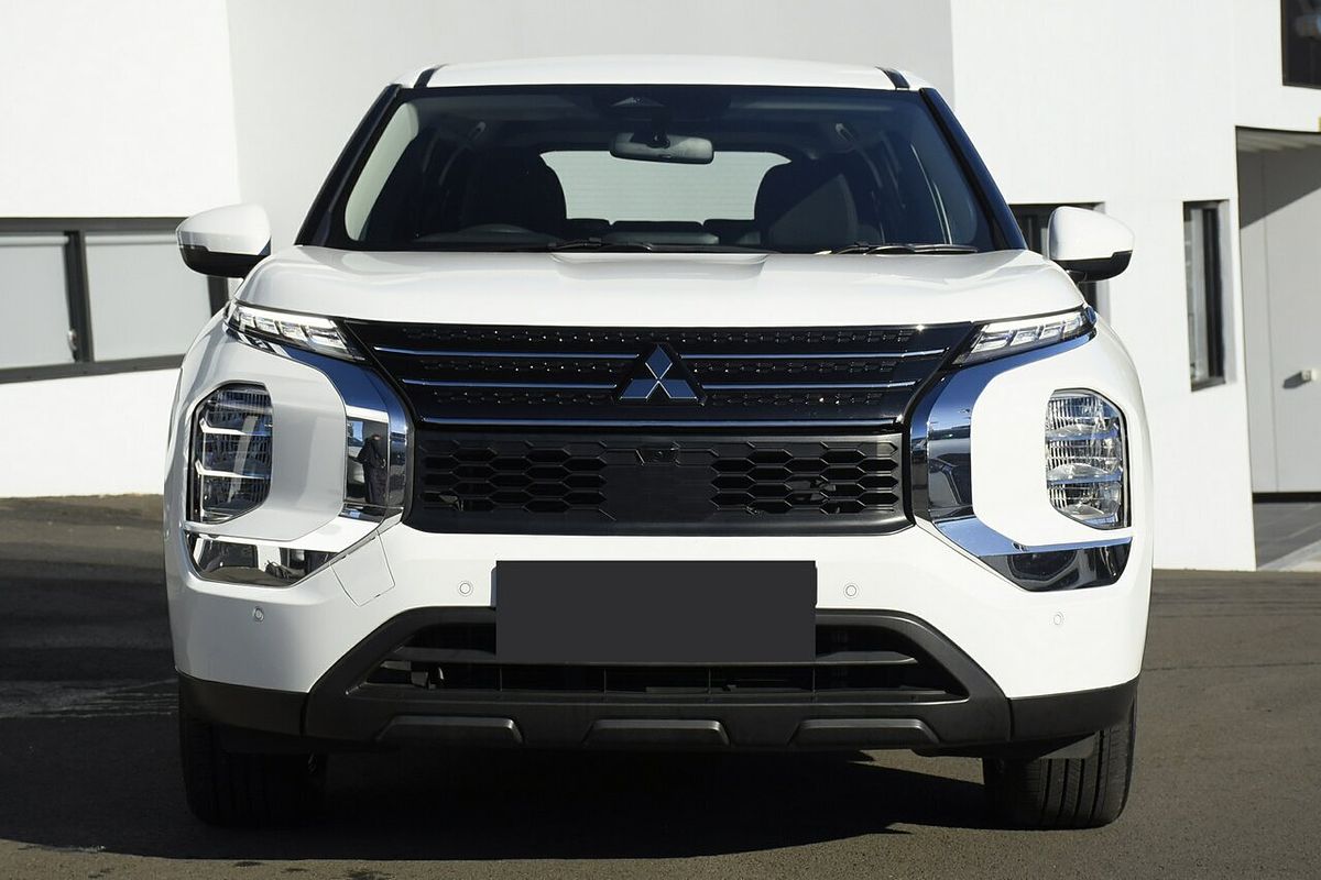 2023 Mitsubishi Outlander ES ZM