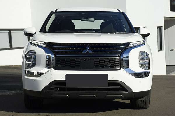 2023 Mitsubishi Outlander ES ZM