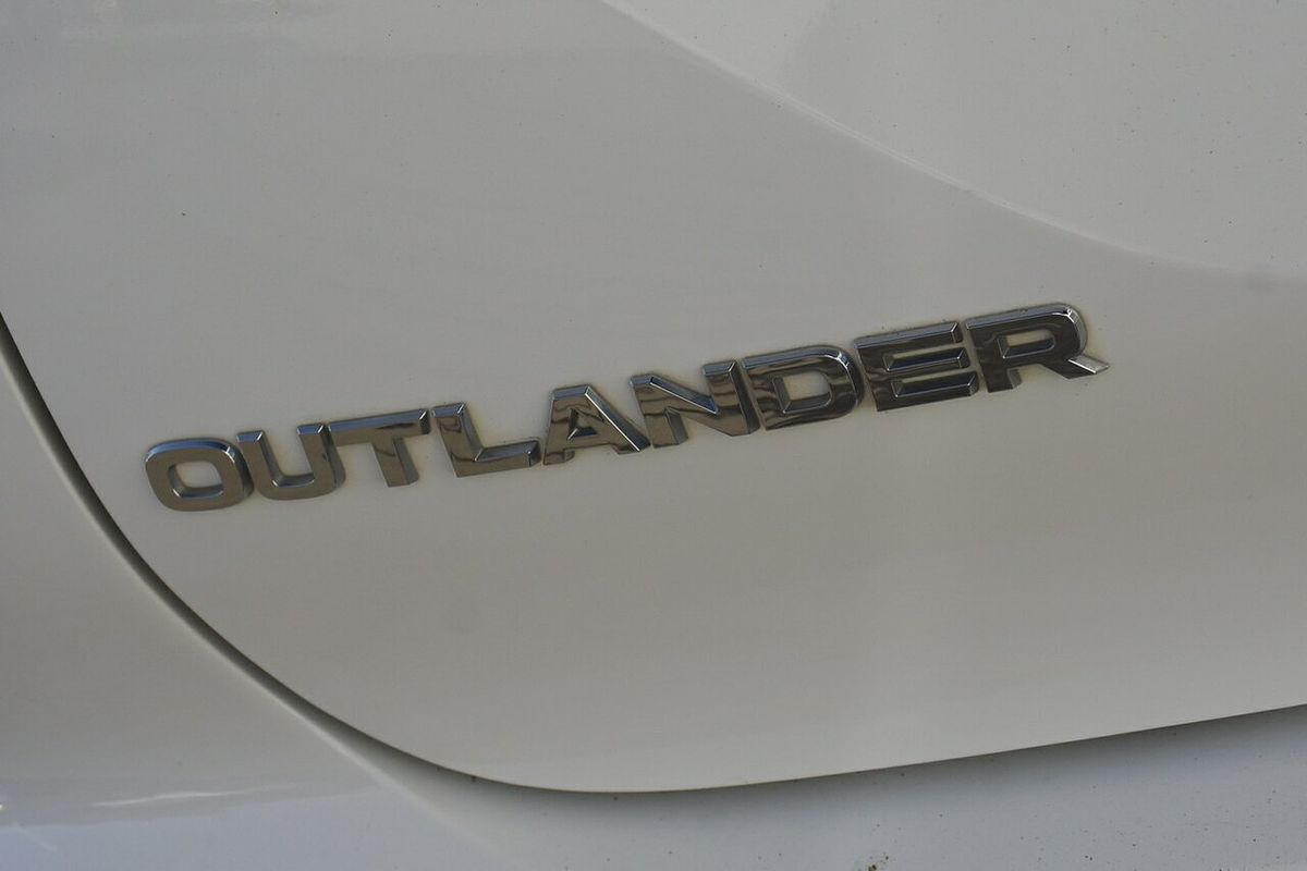 2023 Mitsubishi Outlander ES ZM