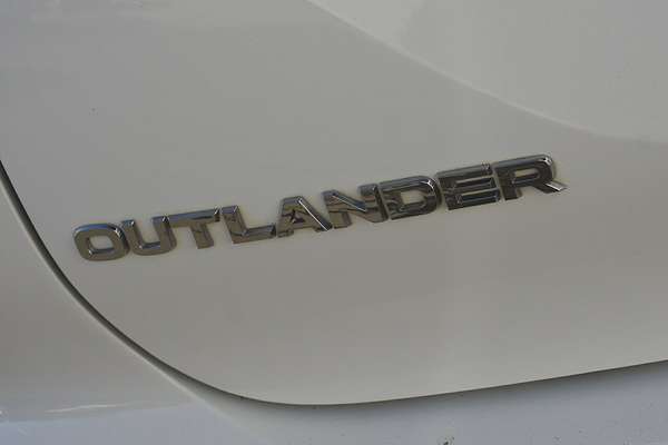 2023 Mitsubishi Outlander ES ZM