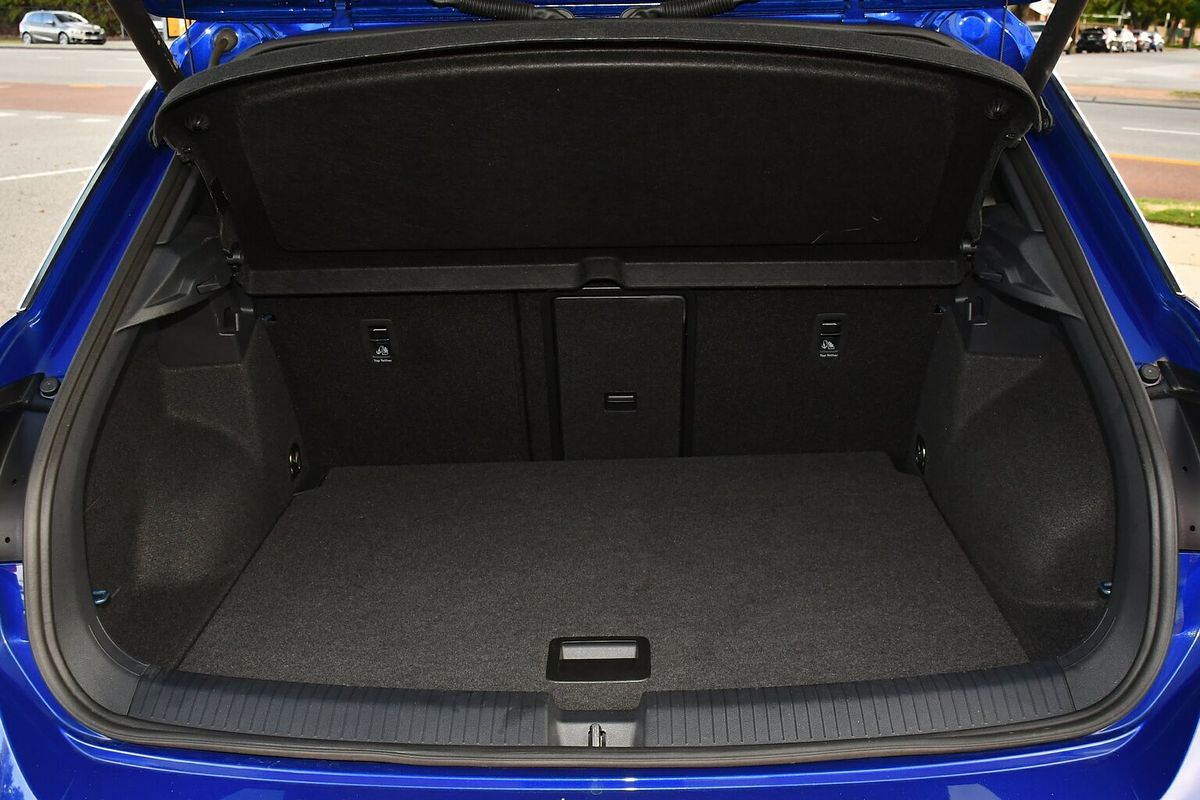 2023 Volkswagen T-Roc 140TSI R-Line D11