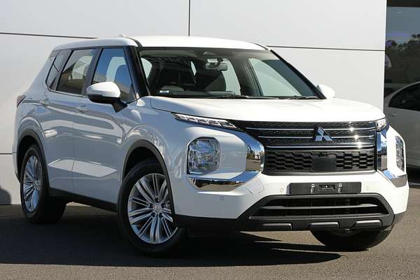 2023 Mitsubishi Outlander ES ZM