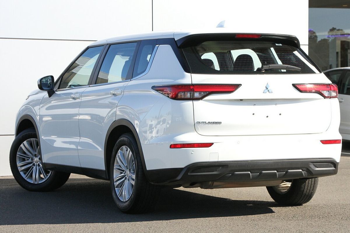 2023 Mitsubishi Outlander ES ZM