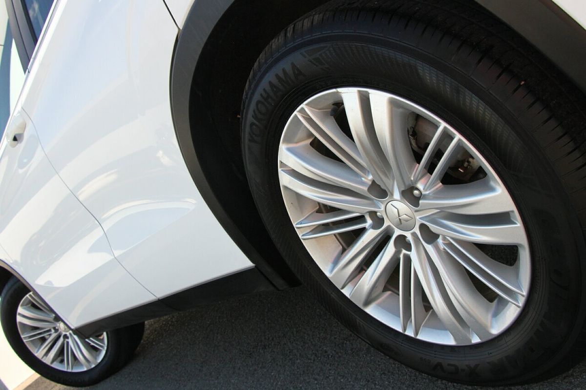 2023 Mitsubishi Outlander ES ZM