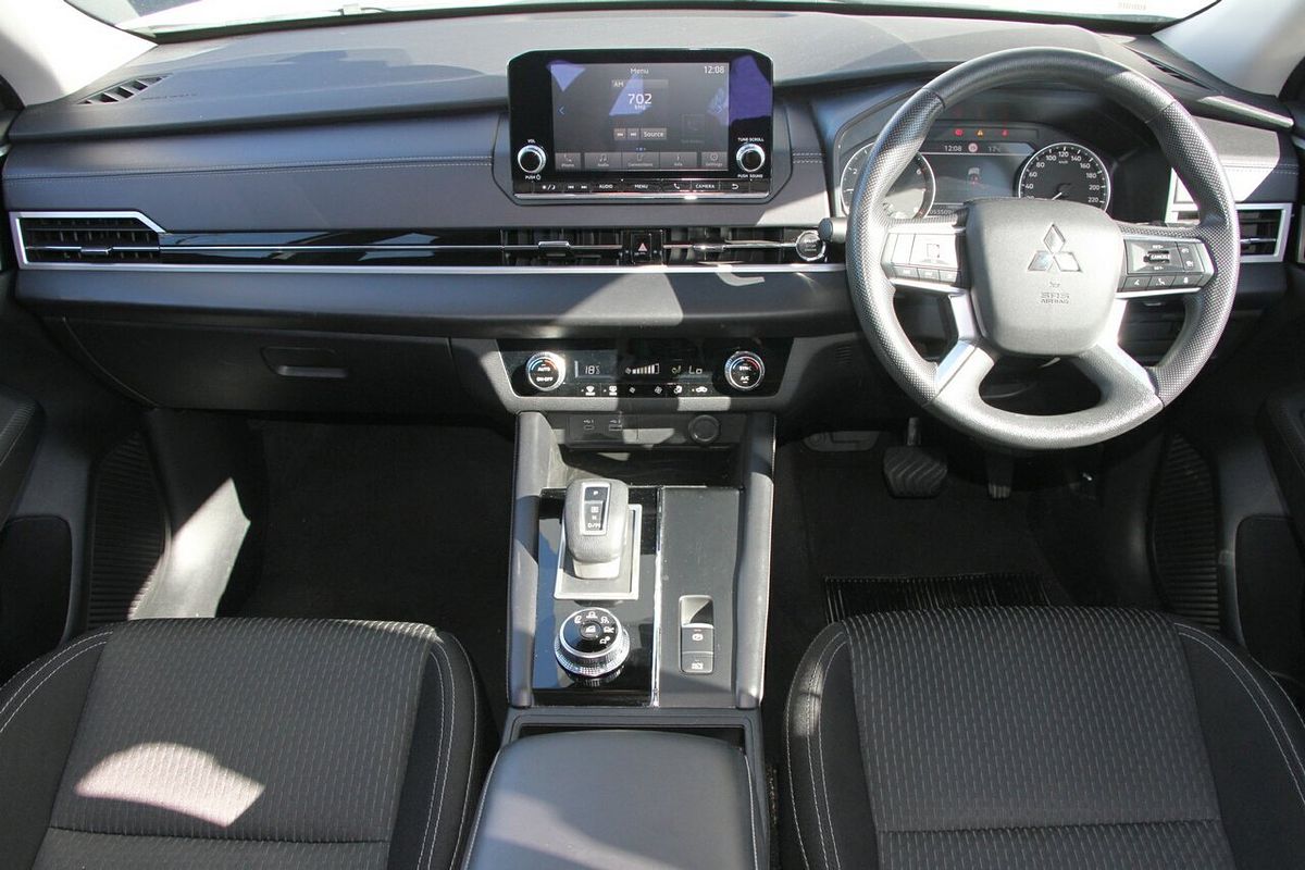 2023 Mitsubishi Outlander ES ZM