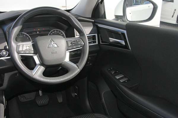 2023 Mitsubishi Outlander ES ZM