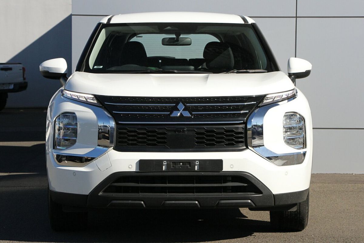 2023 Mitsubishi Outlander ES ZM