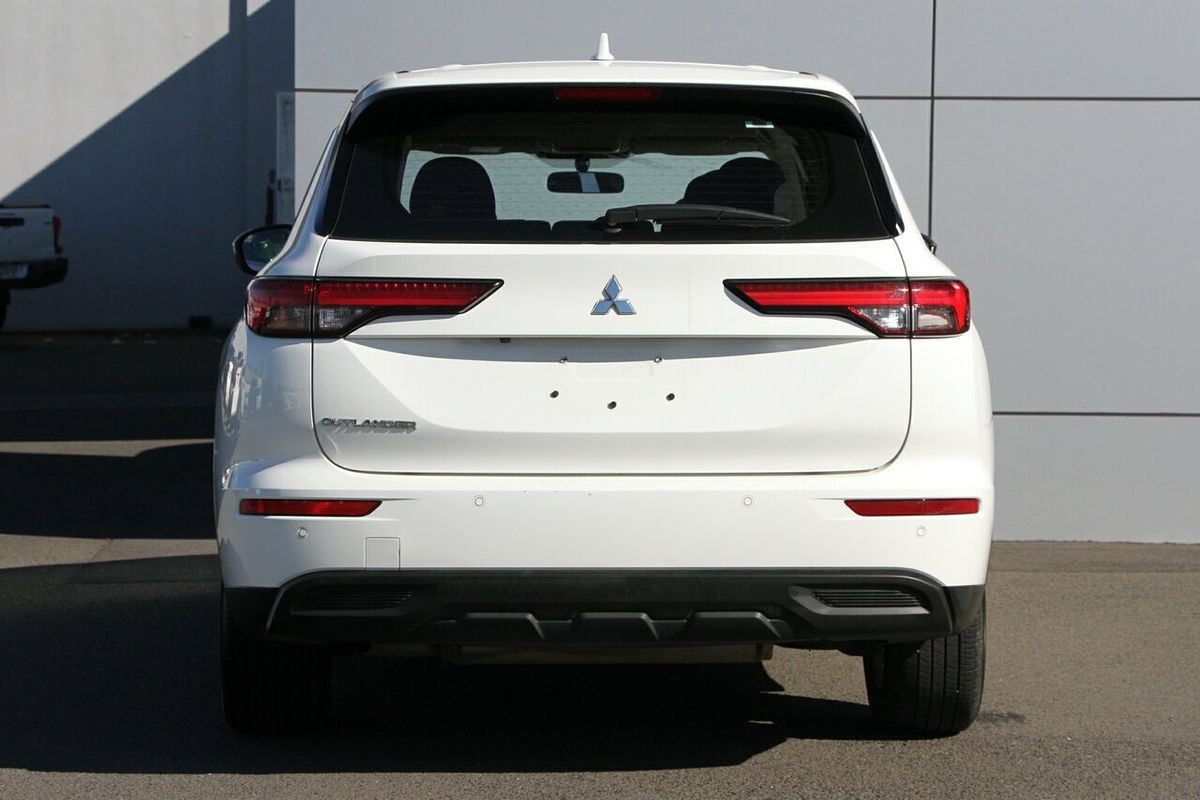 2023 Mitsubishi Outlander ES ZM