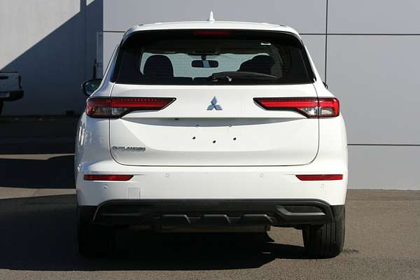 2023 Mitsubishi Outlander ES ZM