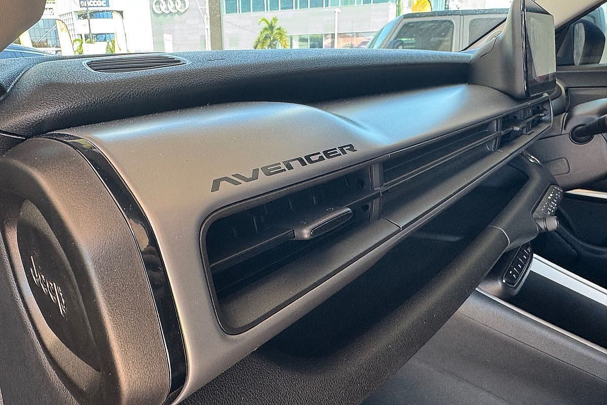 2024 Jeep Avenger Summit JJ