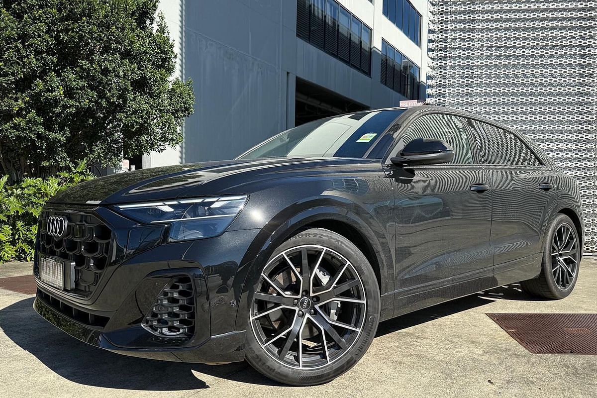 2024 Audi Q8 50 TDI S line F1