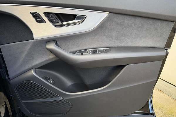 2024 Audi Q8 50 TDI S line F1
