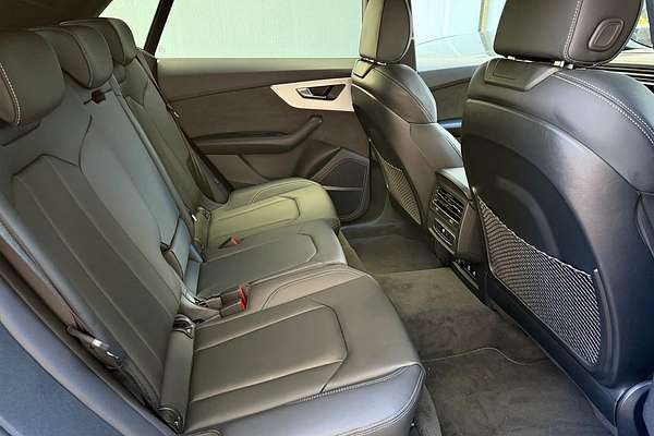 2024 Audi Q8 50 TDI S line F1