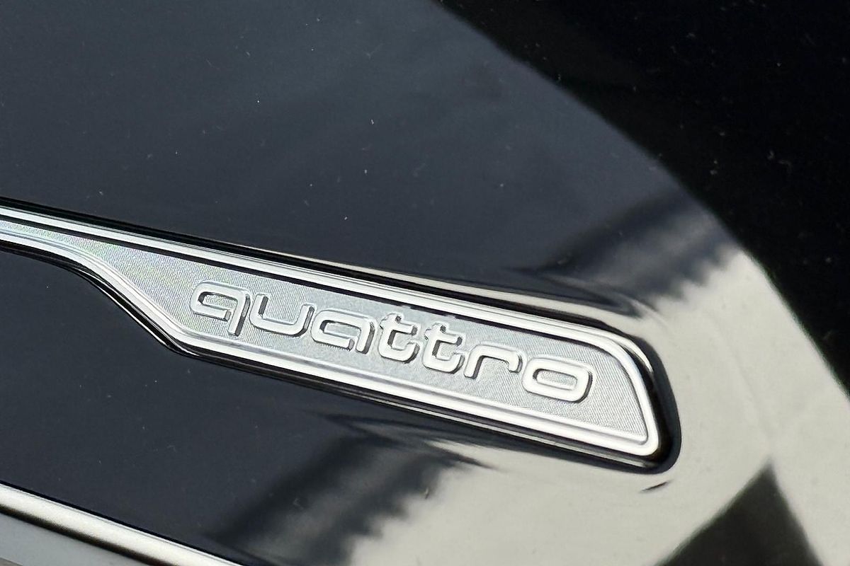 2024 Audi Q8 50 TDI S line F1