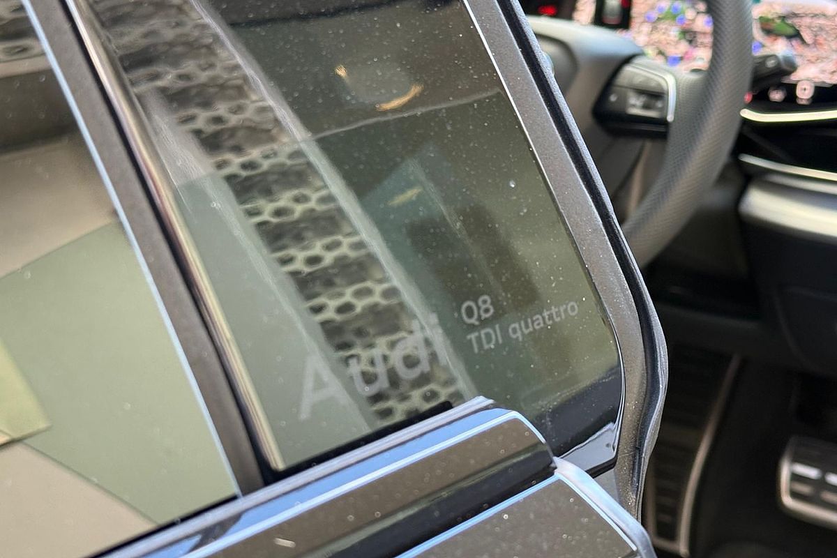 2024 Audi Q8 50 TDI S line F1