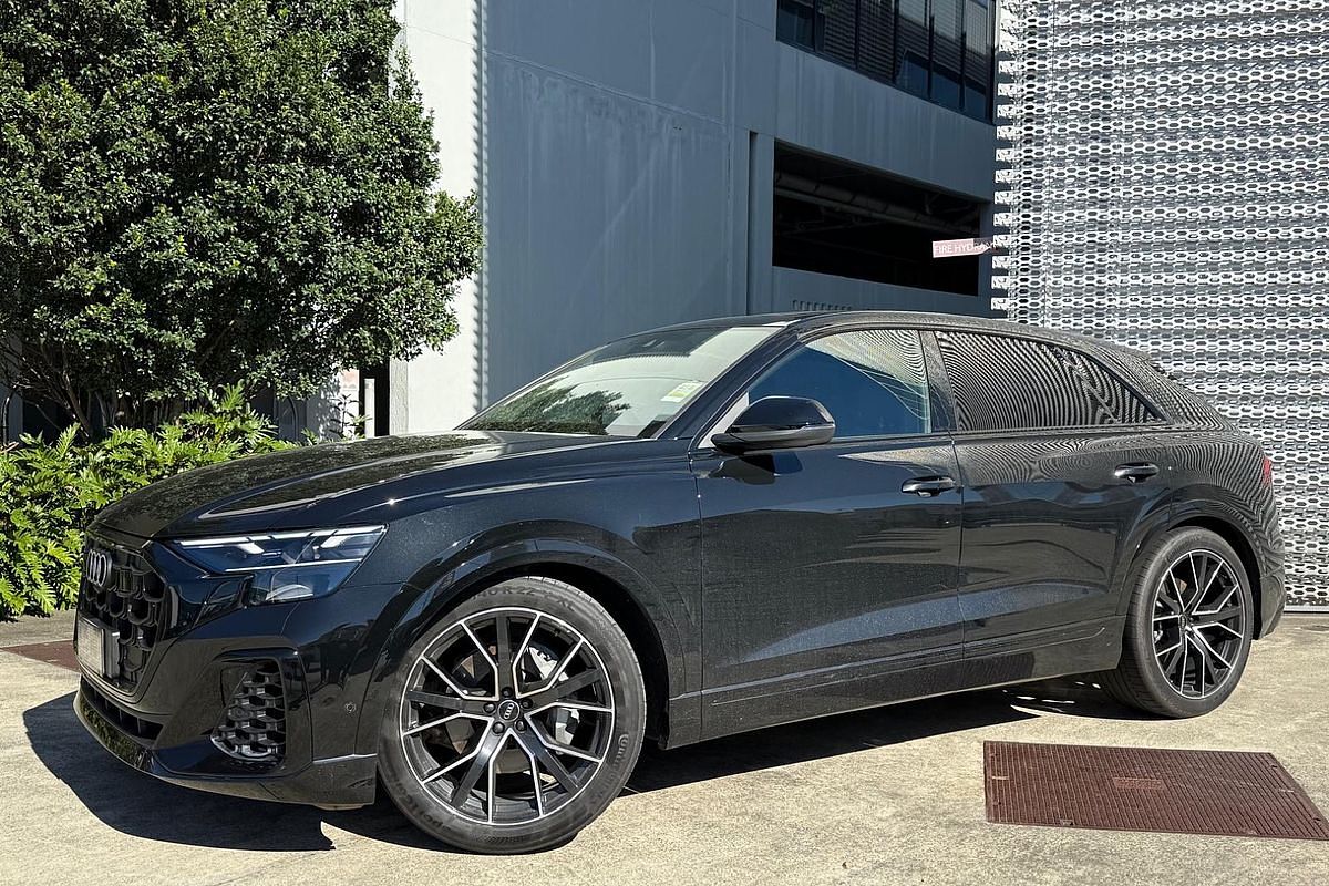 2024 Audi Q8 50 TDI S line F1
