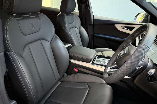 2024 Audi Q8 50 TDI S line F1