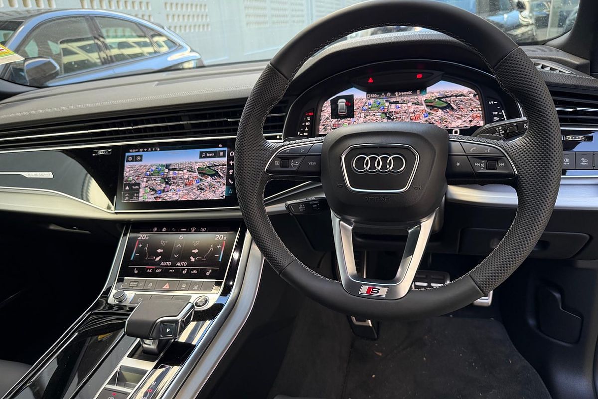 2024 Audi Q8 50 TDI S line F1