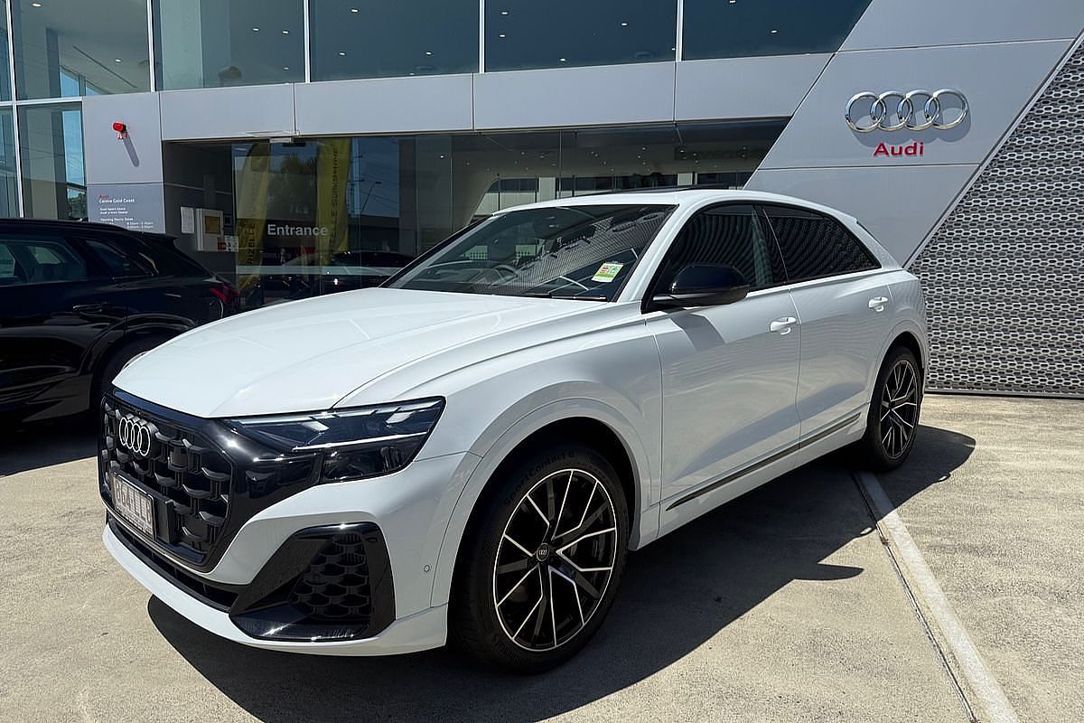 2024 Audi Q8 55 TFSI S line F1