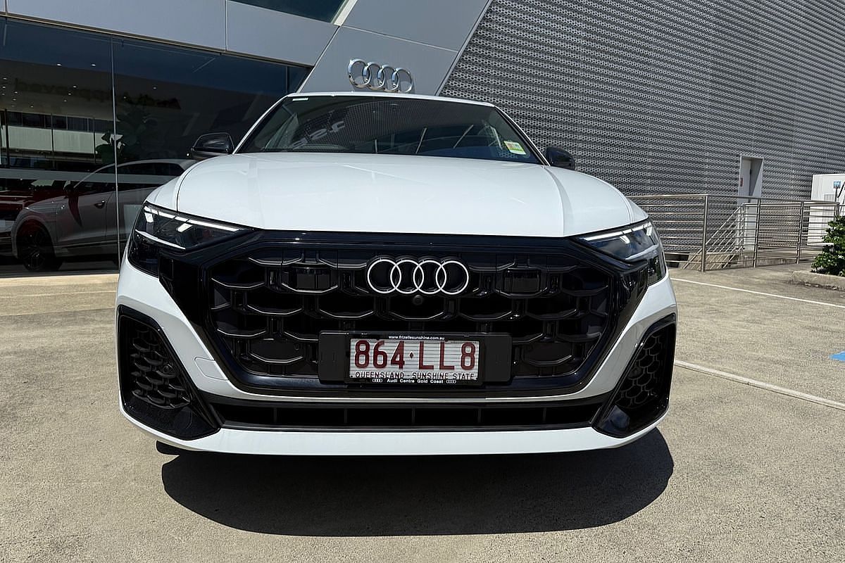 2024 Audi Q8 55 TFSI S line F1