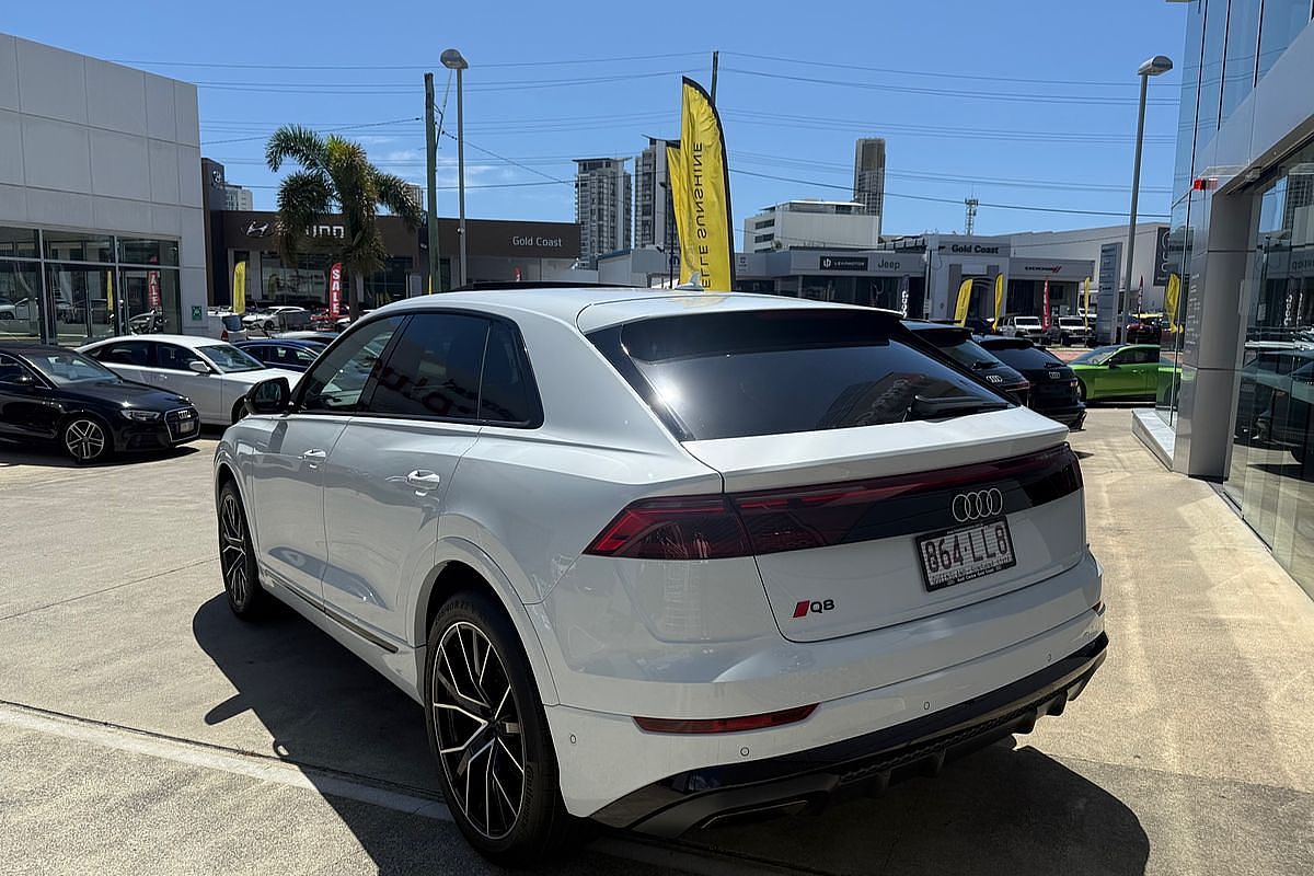 2024 Audi Q8 55 TFSI S line F1