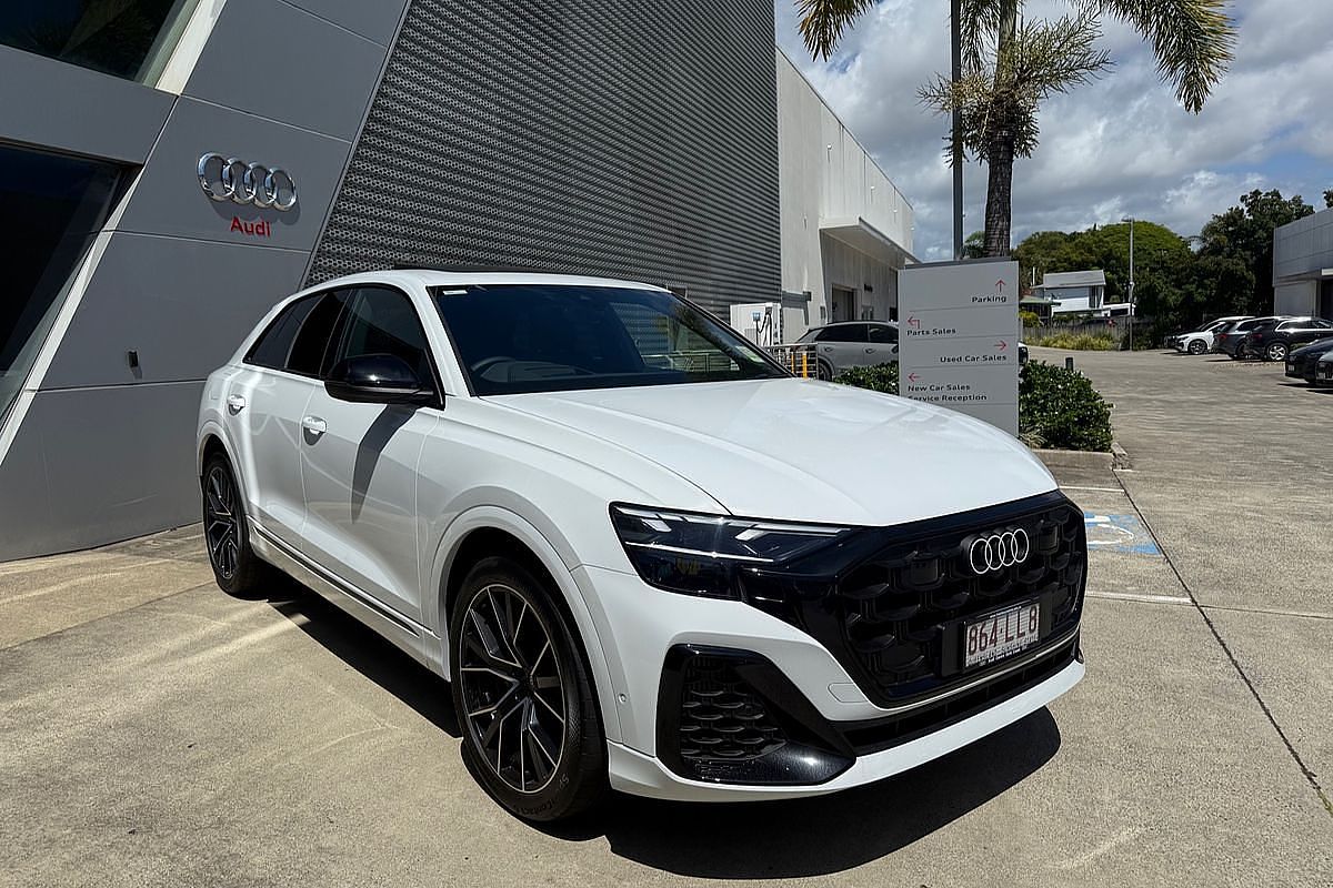 2024 Audi Q8 55 TFSI S line F1