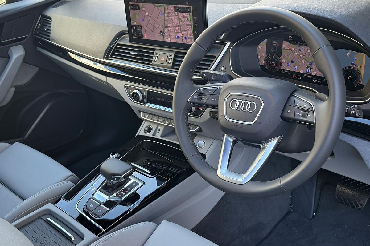 2024 Audi Q5 40 TDI S line FY