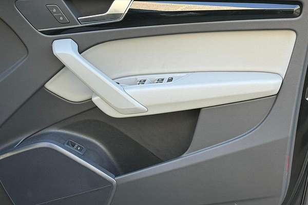 2024 Audi Q5 40 TDI S line FY