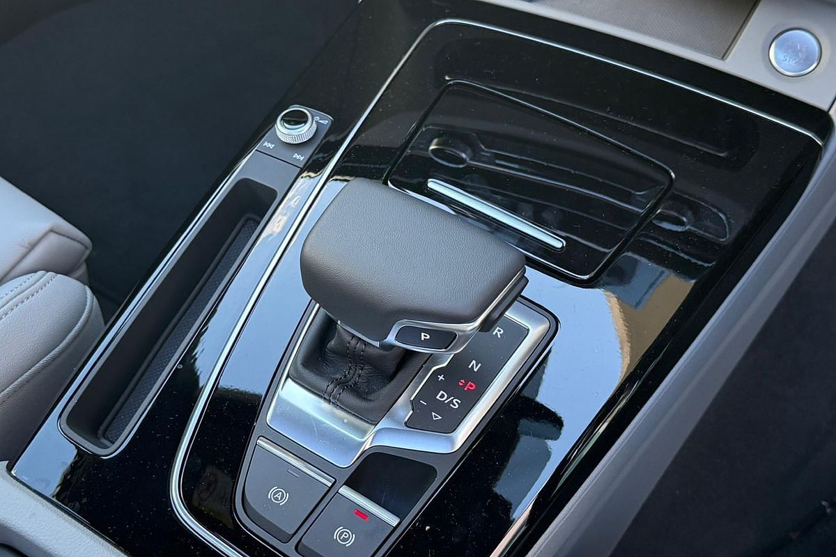 2024 Audi Q5 40 TDI S line FY