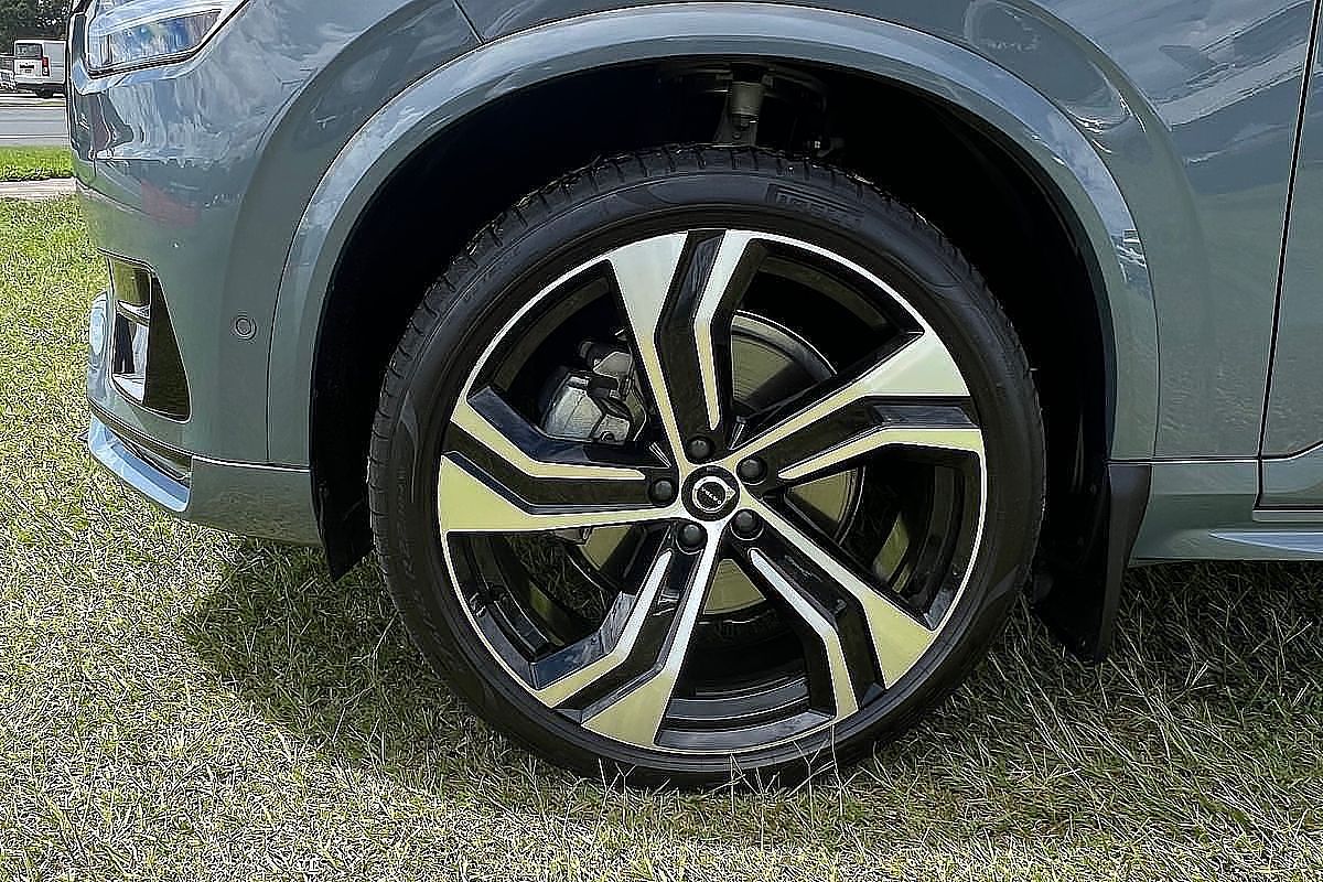 2023 Volvo XC90 Ultimate B6 Dark