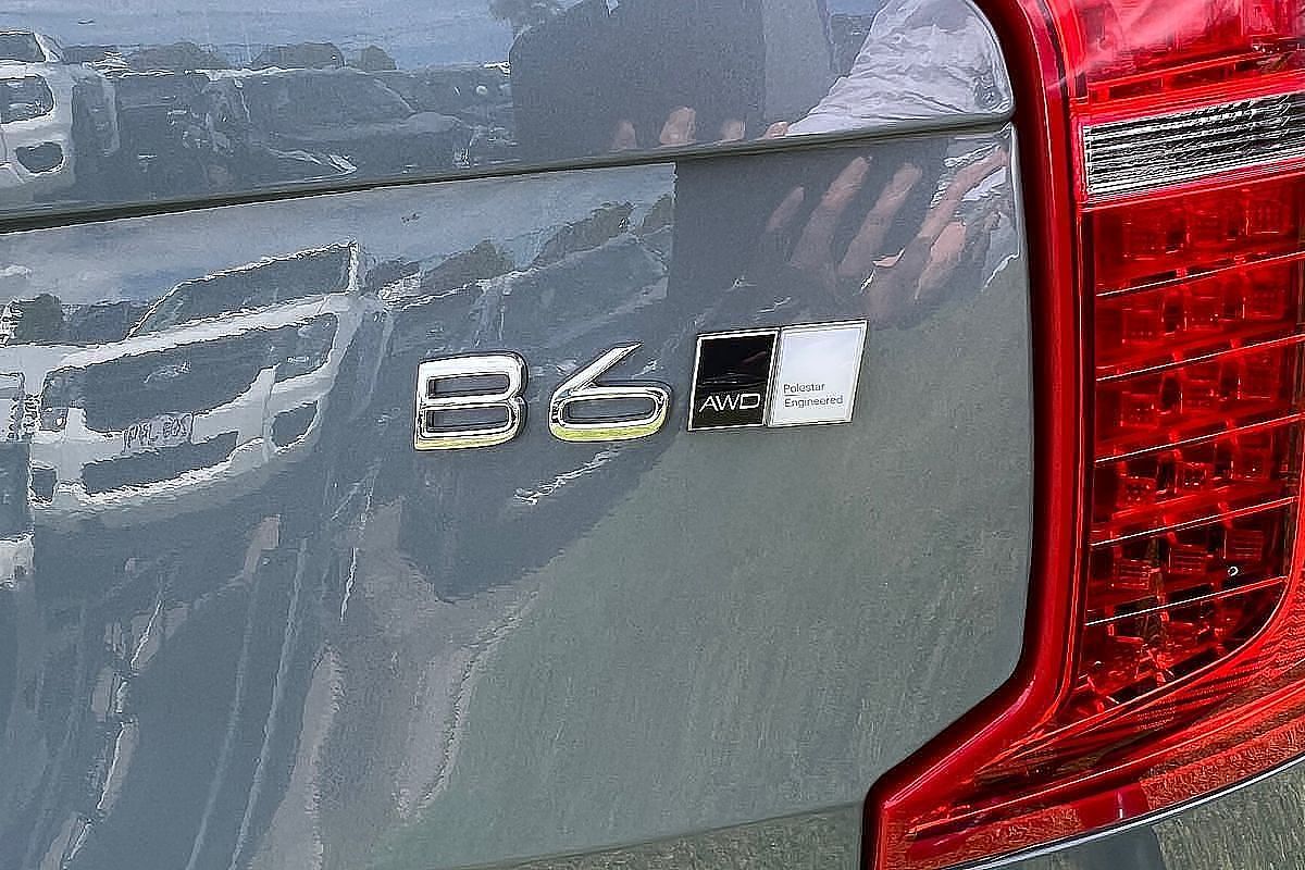 2023 Volvo XC90 Ultimate B6 Dark